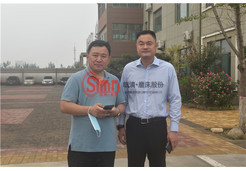 陳總與市領(lǐng)導(dǎo)合影