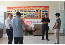 工會(huì)領(lǐng)導(dǎo)來(lái)參觀